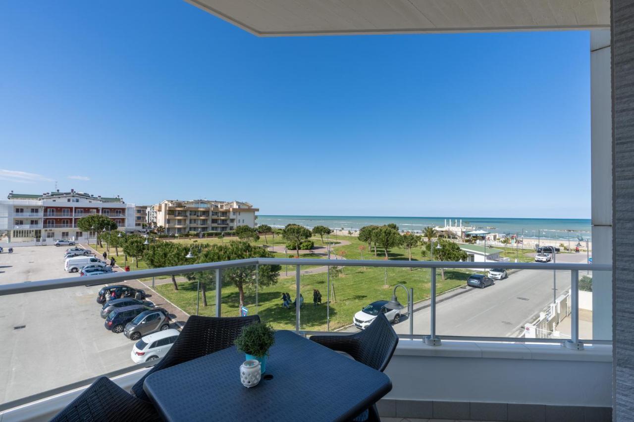 Residenze Roscioli Aparthotel Roseto Degli Abruzzi Exterior photo