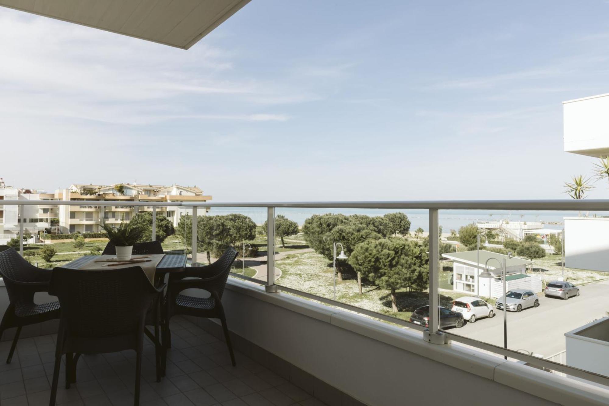 Residenze Roscioli Aparthotel Roseto Degli Abruzzi Exterior photo