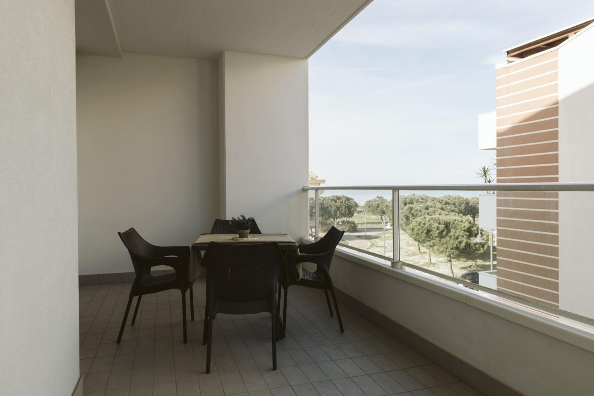 Residenze Roscioli Aparthotel Roseto Degli Abruzzi Exterior photo