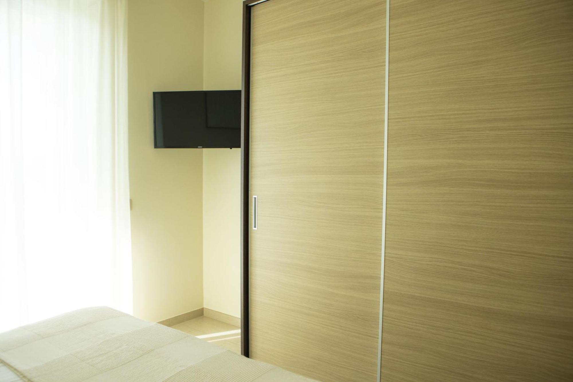 Residenze Roscioli Aparthotel Roseto Degli Abruzzi Exterior photo