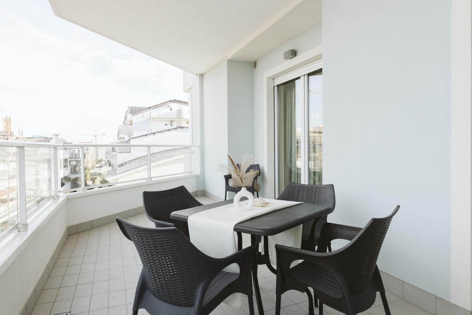 Residenze Roscioli Aparthotel Roseto Degli Abruzzi Exterior photo
